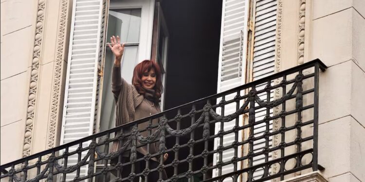 La Justicia intimó a Cristina Kirchner y los demás condenados en la causa Vialidad a devolver más de $684 mil millones