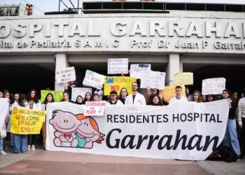 Cambios en el sistema de residencias: El Gobierno redefine el régimen y en el Garrahan denuncian un «cierre encubierto»