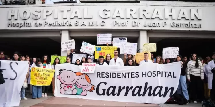 Cambios en el sistema de residencias: El Gobierno redefine el régimen y en el Garrahan denuncian un «cierre encubierto»