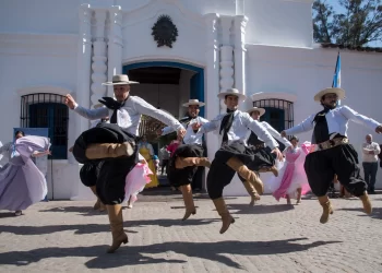 San Miguel de Tucumán dio la bienvenida a sus primeros turistas y lanzó la temporada de invierno 2025