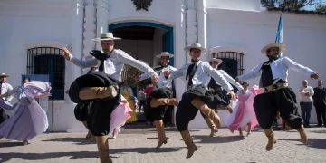 San Miguel de Tucumán dio la bienvenida a sus primeros turistas y lanzó la temporada de invierno 2025