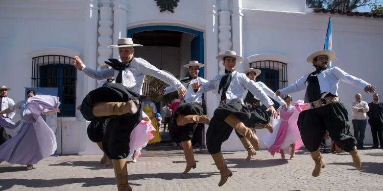 San Miguel de Tucumán dio la bienvenida a sus primeros turistas y lanzó la temporada de invierno 2025
