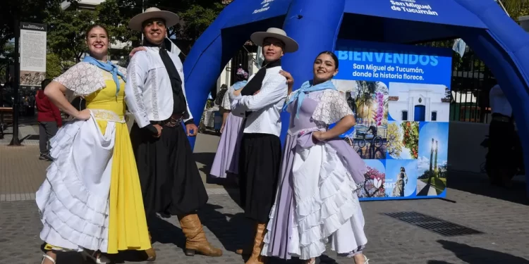 Punto Patrio: La Plaza Tematica se llena de música, folclore y sabores en el Mes de la Independencia