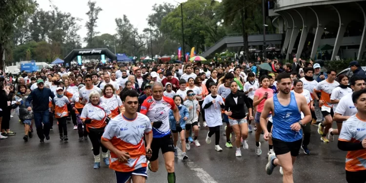 Más de 3.500 personas participaron de la primera edición del “SMT Corre” pese a la lluvia