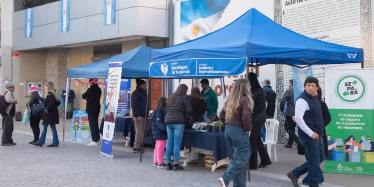 Conciencia ambiental en vacaciones: El Municipio refuerza tareas de prevención y cuidado del planeta en la peatonal Congreso