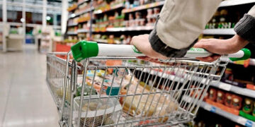 Una familia necesitó $1.128.398 en junio para no ser pobre: alimentos y educación, entre los que más subieron