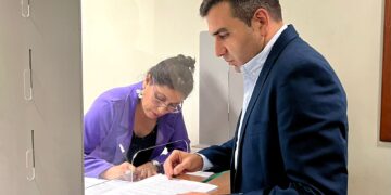 Agustín Romano Norri impulsa un proyecto para prohibir el uso recreativo del celular en policías durante el servicio