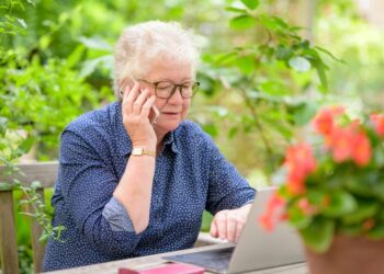 La conexión digital protege del Alzheimer, pero dispara el consumo en casa