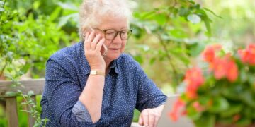 La conexión digital protege del Alzheimer, pero dispara el consumo en casa