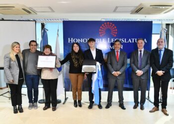 Homenaje en Legislatura: tucumano llevará la bandera provincial a Dubái