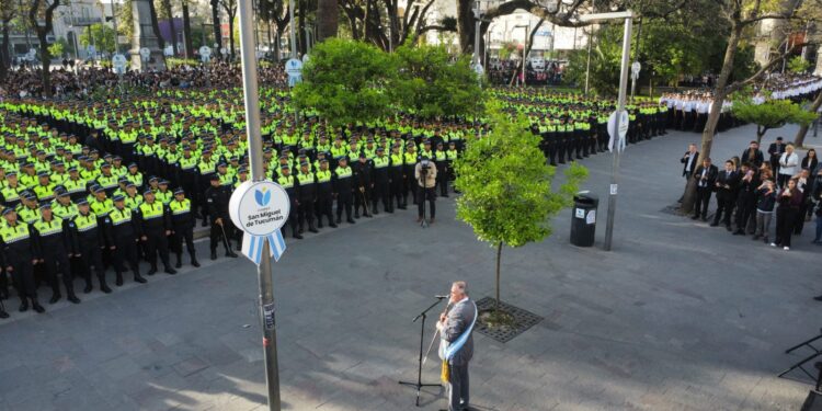 Jaldo tomó juramento a más de 1.200 policías y entregó equipamiento