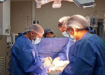 Una cirugía de vanguardia salvó la vida de un joven de 40 años con cáncer pulmonar