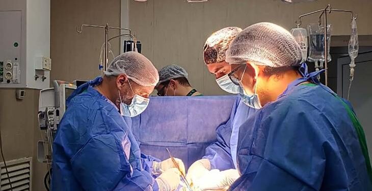 Una cirugía de vanguardia salvó la vida de un joven de 40 años con cáncer pulmonar