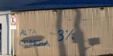 Javier Milei suspendió su caminata por el centro de Ushuaia ante el rechazo de los fueguinos