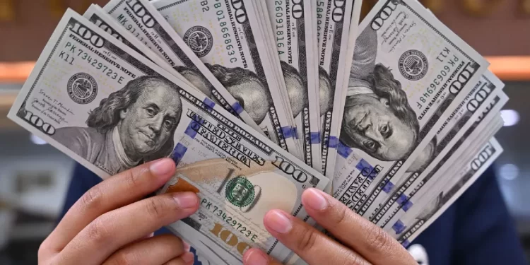 El dólar subió a $1.445 y las acciones argentinas perdieron hasta 6% en Wall Street