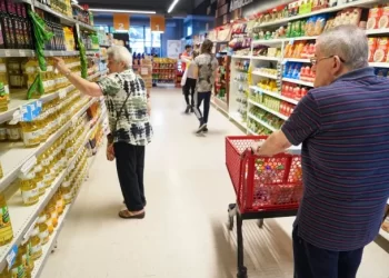 El Gobierno derogó más de 70 normas de control a comercios y supermercados