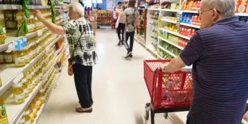 El Gobierno derogó más de 70 normas de control a comercios y supermercados