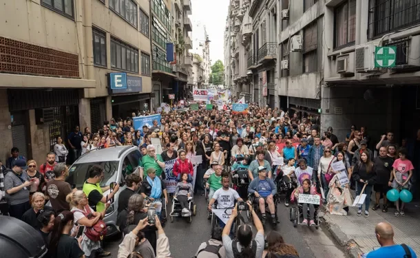 Masiva manifestación a Salud en reclamo por la implementación inmediata de la Emergencia en Discapacidad