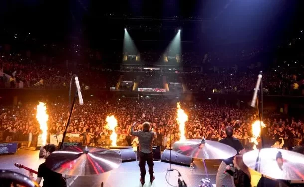 Javier Milei presentó su libro con un show musical