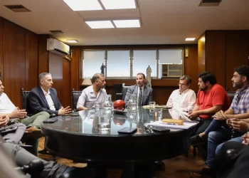El Concejo avanza con la regulación de las aplicaciones de transporte y la revisión del sistema de colectivos