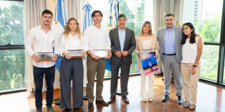 Distinguieron a jóvenes arquitectos tucumanos ganadores del concurso internacional Inspireli Awards