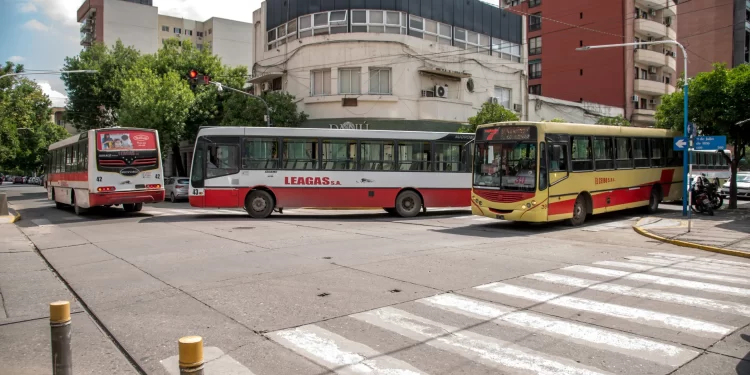 El Municipio convocó a una mesa de diálogo para destrabar el conflicto del transporte en la capital