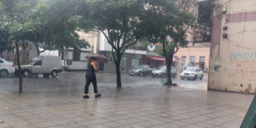 Fuerte tormenta sorprendió a los tucumanos en la siesta de este lunes