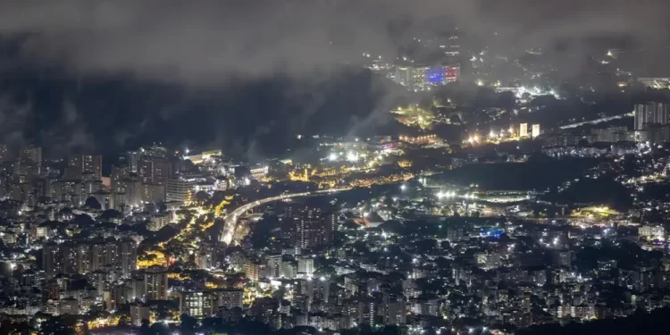 EEUU bombardeó Caracas en la madrugada y Trump dijo que capturó a Nicolás Maduro
