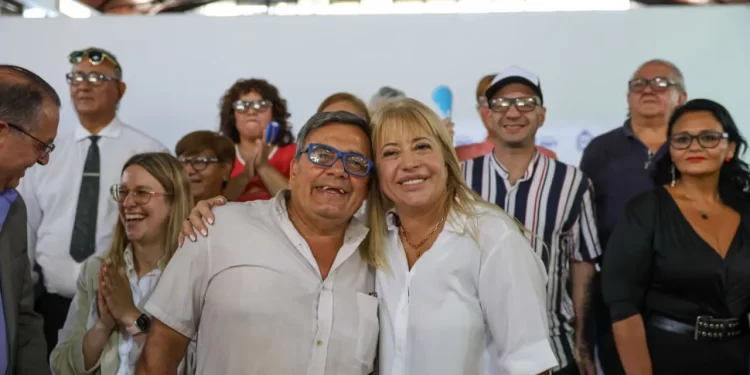 La intendente Rossana Chahla entregó Ecolentes a 523 vecinos de la capital tucumana