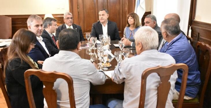 Provincia inició el diálogo con los gremios estatales por recomposición salarial