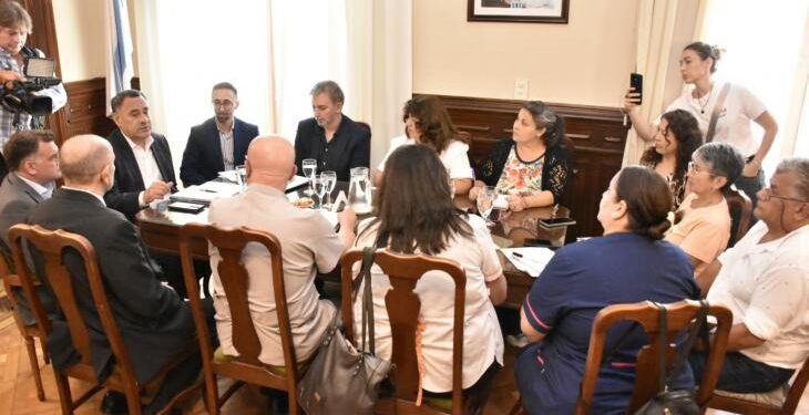 La Provincia inicia el diálogo por la recomposición salarial con los gremios de la salud