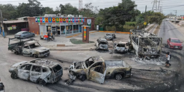 Continúan activos siete bloqueos en Jalisco tras la muerte de «El Mencho»