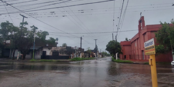 En la capital tucumana el temporal deja algunos anegamientos