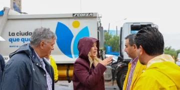 La intendente Chahla encabezó el operativo de monitoreo en zonas anegadas de la capital