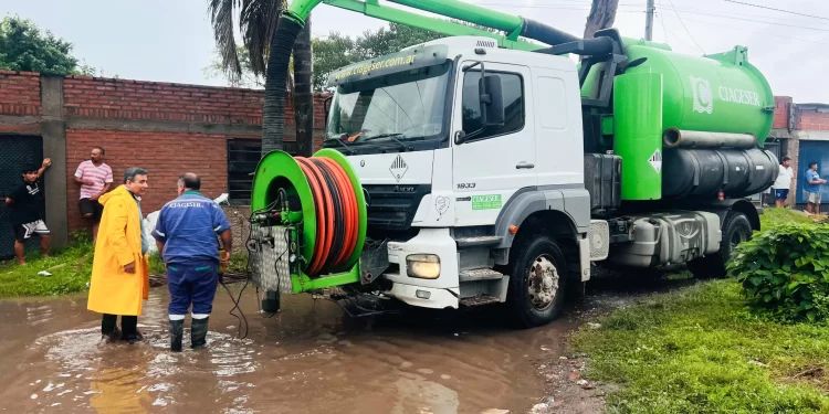 El Municipio lleva asistencia y trabaja para solucionar anegamientos en zonas de la capital afectadas por el temporal