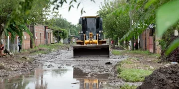 Seis cuadrillas municipales trabajan por tercera jornada consecutiva en los barrios más afectados por el temporal