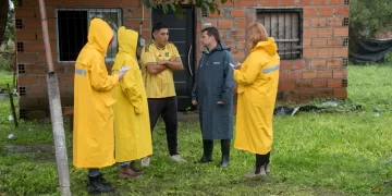 Puerta por puerta, el Municipio releva necesidades de vecinos en barrios para brindar asistencia
