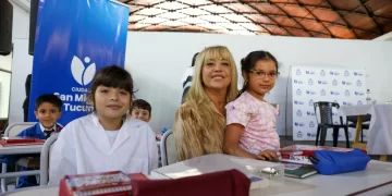 La intendente Chahla encabezó la entrega de kits escolares y equipamiento para escuelas municipales