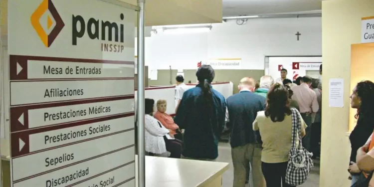 Médicos de cabecera de PAMI paran por 72 horas, rechazan cobrar $2.100 por paciente