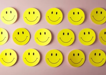 El optimismo reduce un 15% el riesgo de demencia: La ciencia confirma su impacto en el cerebro