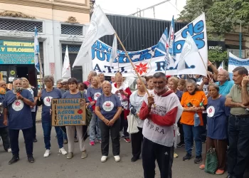 En PAMI Tucumán se vivió una jornada de tensión y caos