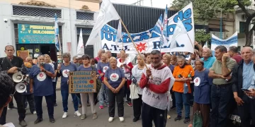 En PAMI Tucumán se vivió una jornada de tensión y caos