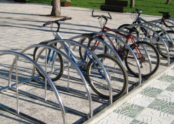 Sesión en el Concejo: las playas de estacionamiento deben garantizar espacios para bicicletas y monopatines eléctricos