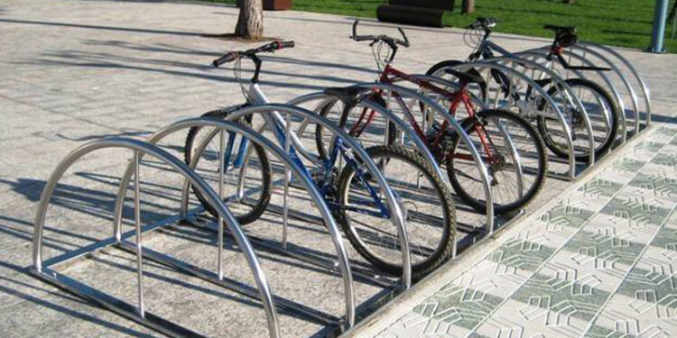Sesión en el Concejo: las playas de estacionamiento deben garantizar espacios para bicicletas y monopatines eléctricos