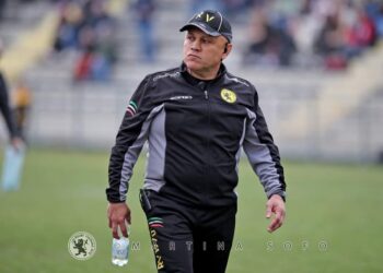 Del mundo a Lomas: El tucumano Bernardo Urdaneta vuelve con una misión y un sueño intacto, dirigir un Mundial