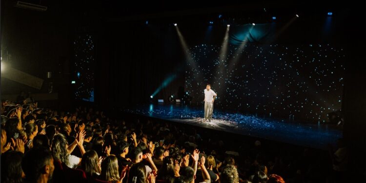 Un influencer reconocido llega a Tucumán