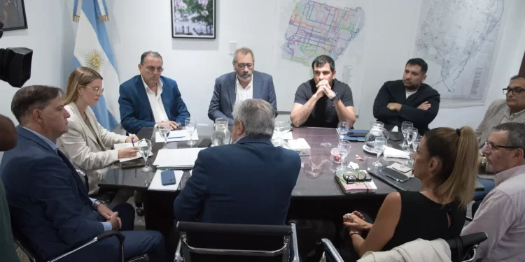 Municipio y empresarios del transporte abordan acciones para hacer más eficiente la prestación del servicio