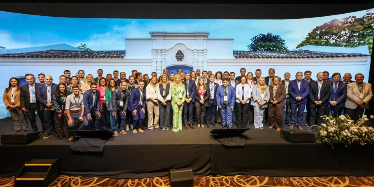 Desde San Miguel de Tucumán, intendentes de todo el país reafirmaron su compromiso para enfrentar al cambio climático