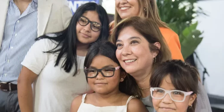 Programa municipal de salud visual: 4000 vecinos de la capital ya recibieron sus Ecolentes gratuitos