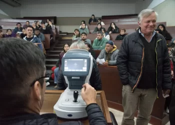 Estudiantes y personal de Medicina de la UNT acceden a controles oftalmológicos y Ecolentes gratuitos